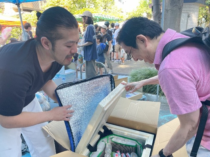 CB04で冷やす生酒とラムネの写真